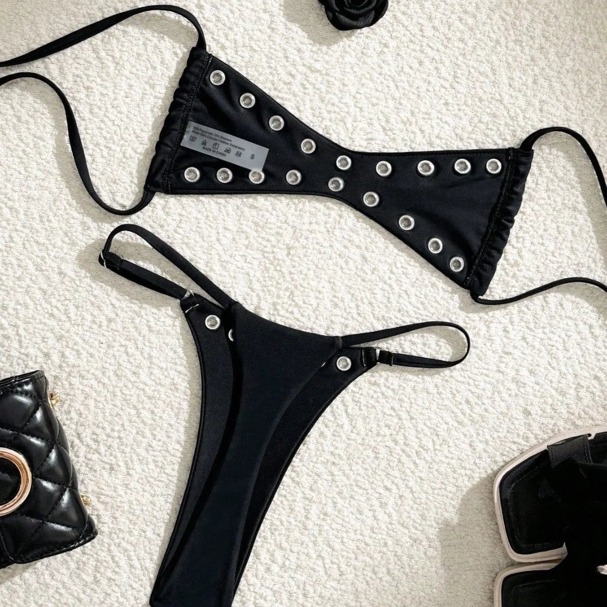 Biquíni Preto com Alças Reguláveis e Ilhós Prata