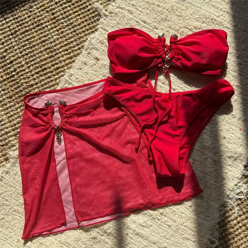 Biquíni com Saída de Praia e Detalhes em Anel