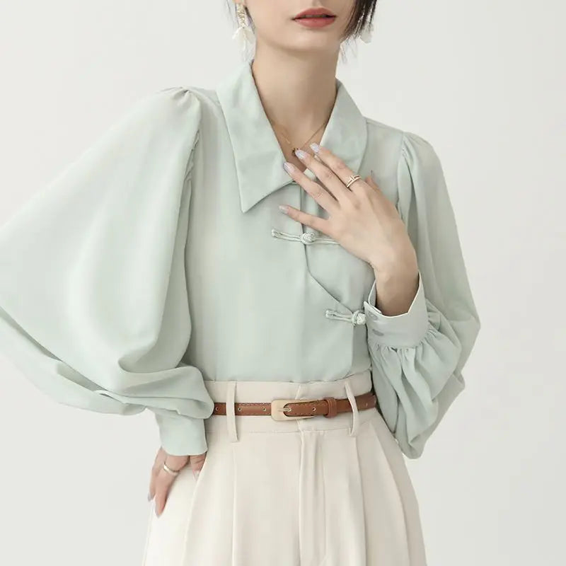 Blusa Feminina com Gola e Recortes 1