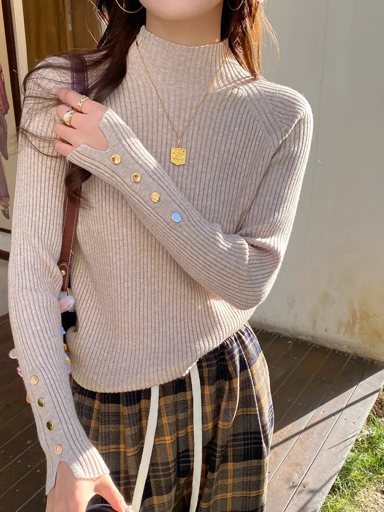 Blusa Tricô Gola Alta com Botões Elegantes