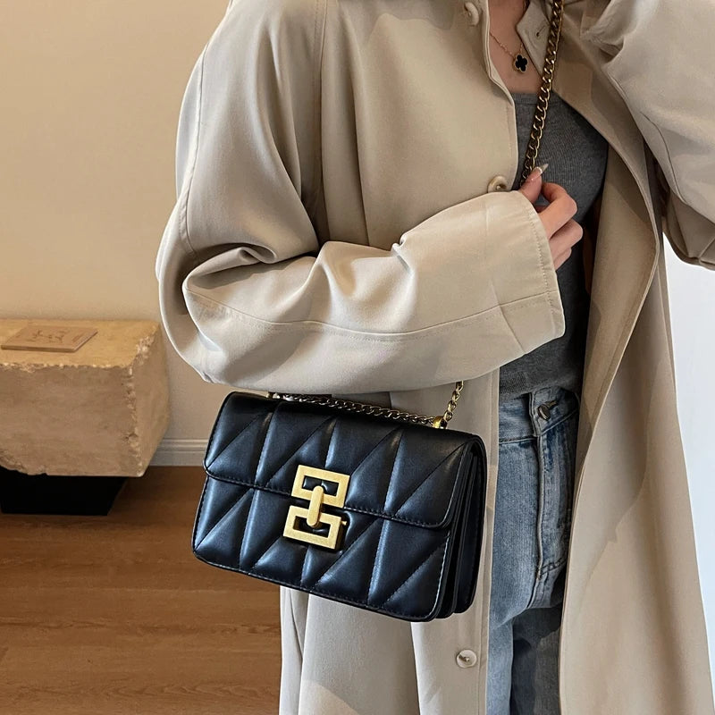 Bolsa Tiracolo Caroline em Couro Preto