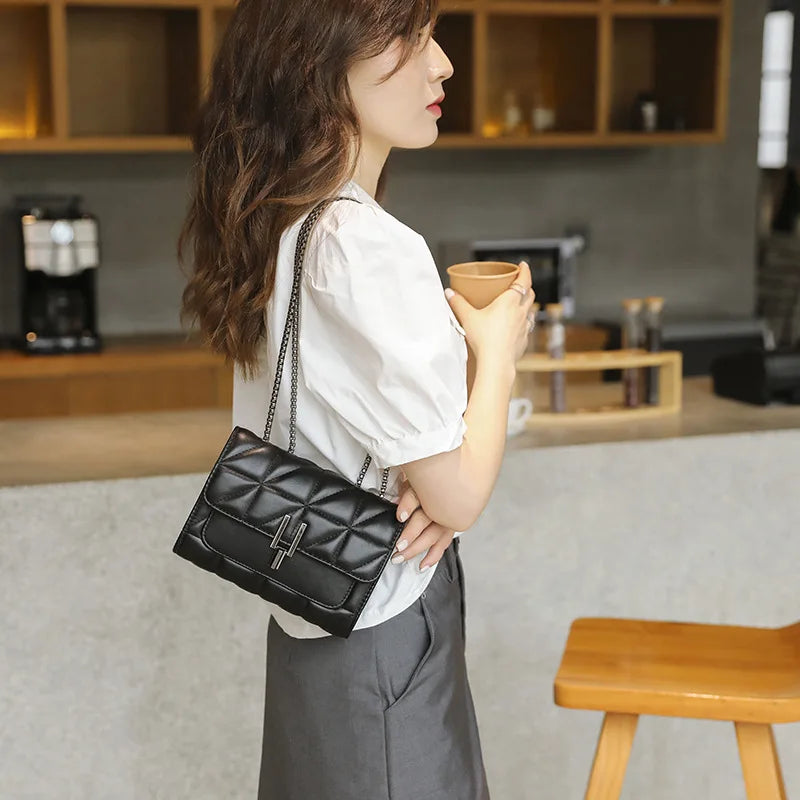 Bolsa Tiracolo Gisele em Couro Preta