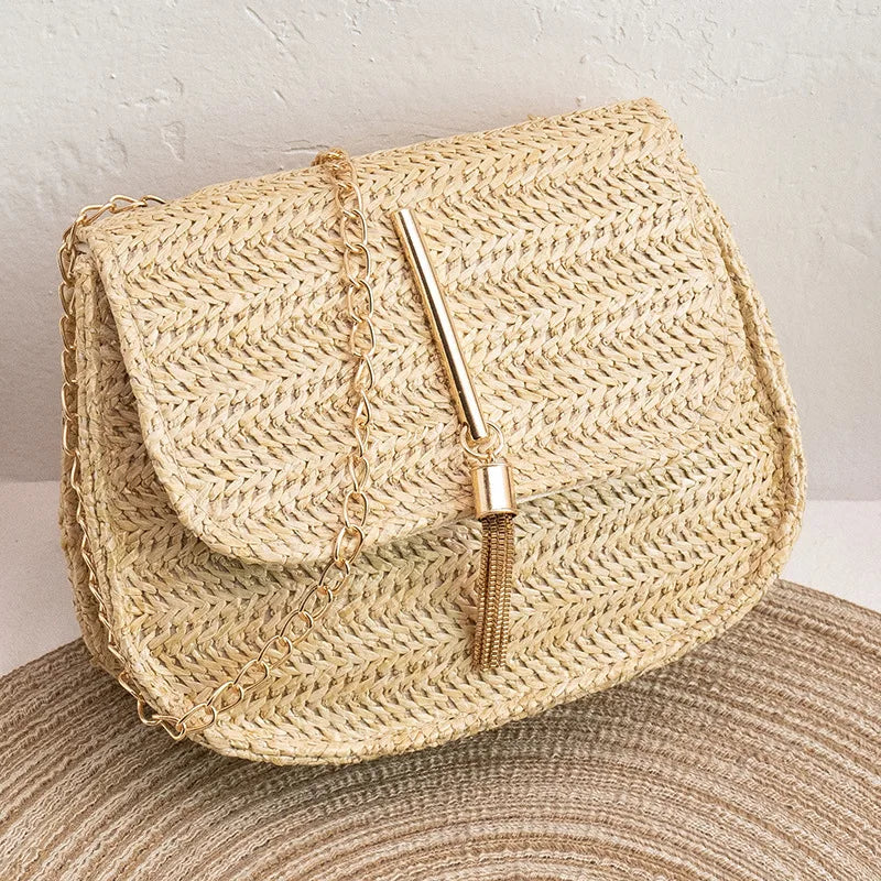 Bolsa de palha Natural com Corrente Dourada e Tassel