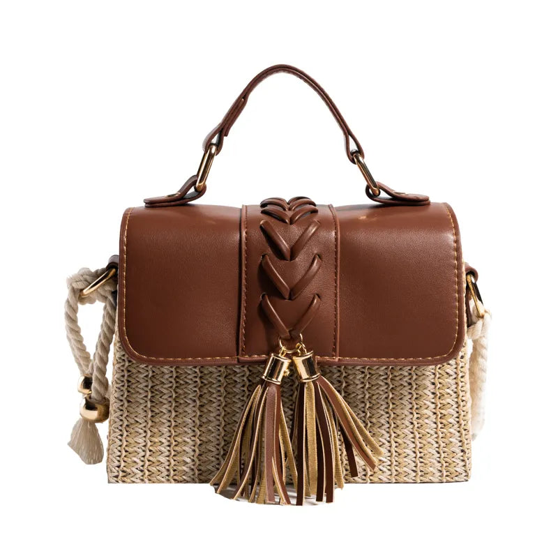 Bolsa de Palha Nina Detalhe Couro com Pingente