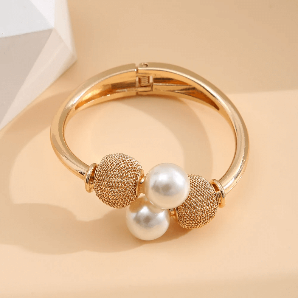 Bracelete com Pérolas Barrocas