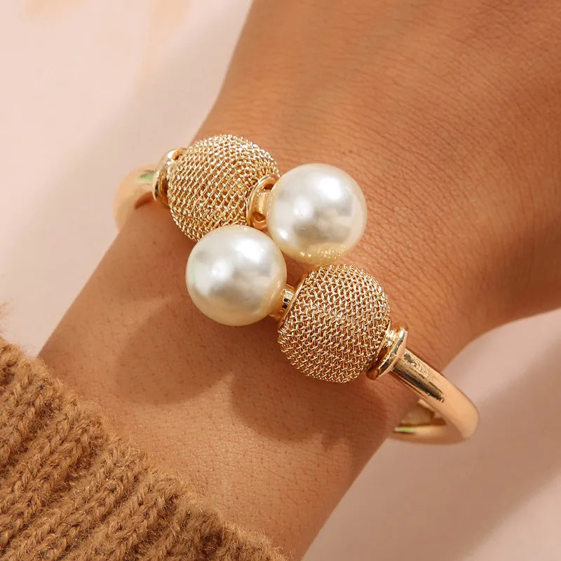 Bracelete com Pérolas Barrocas