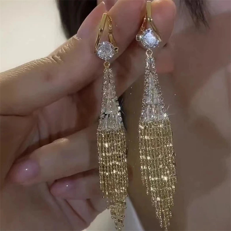 Brincos Luxuosos de Zircão com Borla Dourada