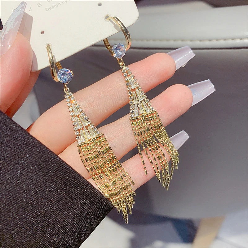 Brincos Luxuosos de Zircão com Borla Dourada
