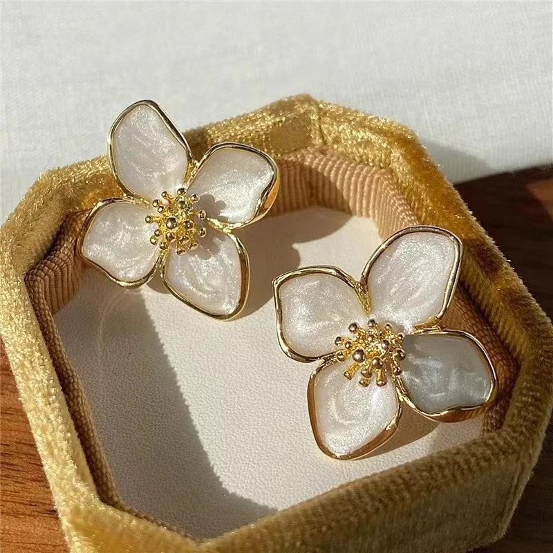Brincos Vintage de Flores Esmaltadas