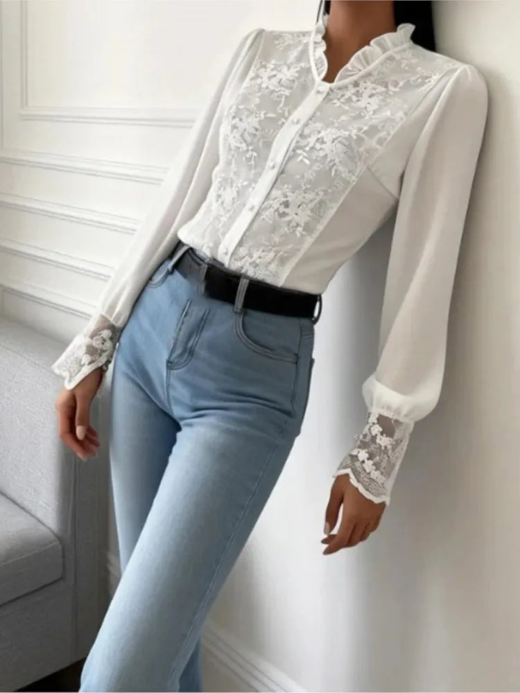 Camisa Branca Detalhes Bordados com Botões