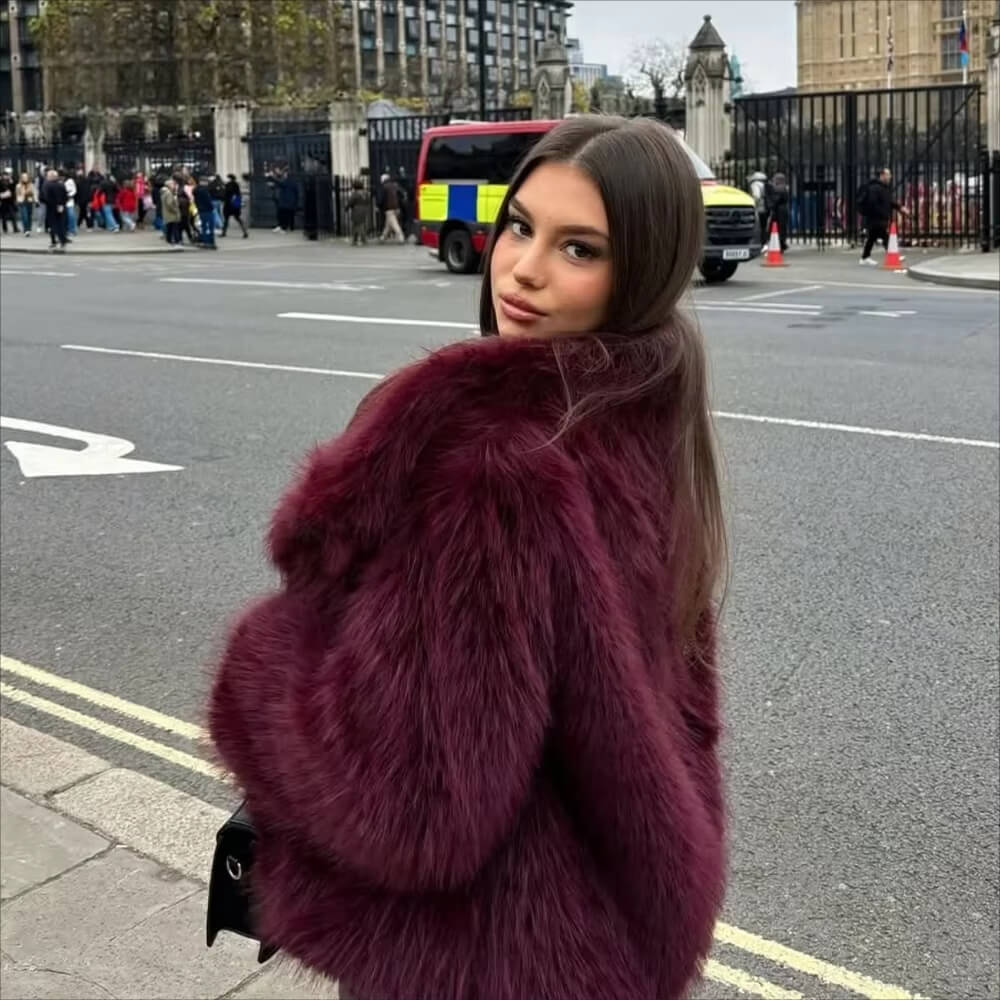 Casaco Feminino de Inverno em Couro Sintético com Gola Alta