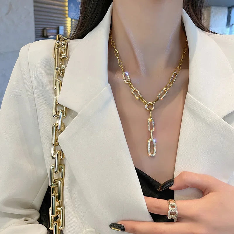 Colar Clavícula Dourado com Strass
