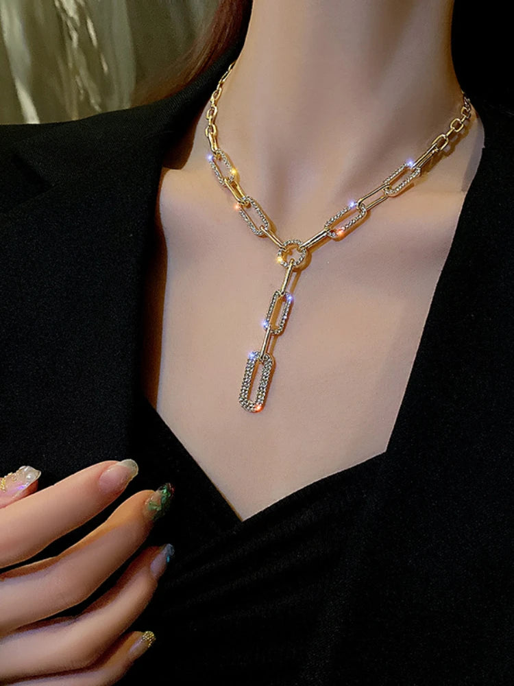 Colar Clavícula Dourado com Strass