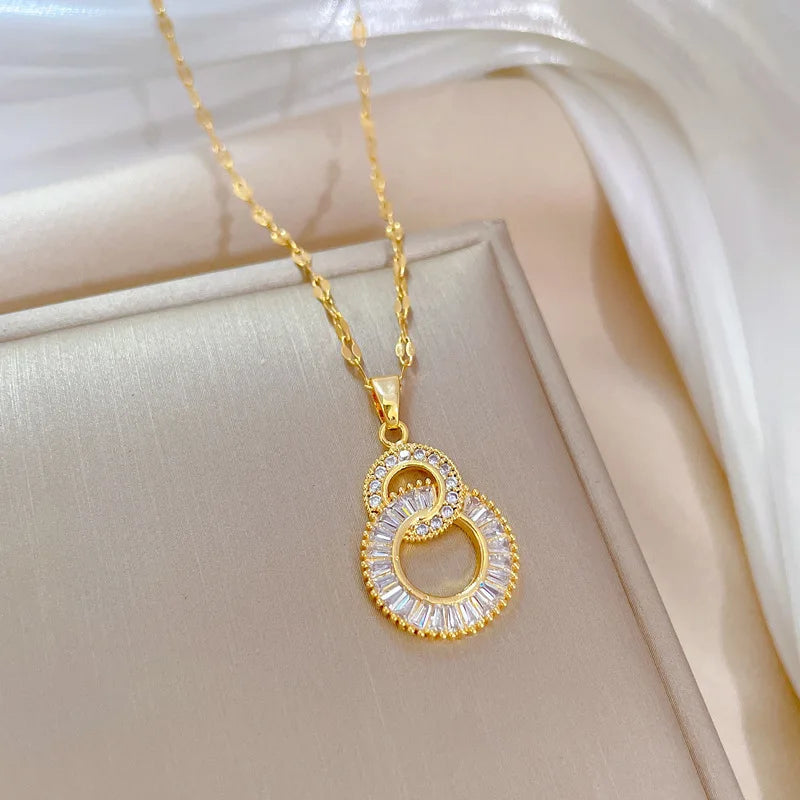 Colar Luxo Pingente Círculos Dourados com Brilho
