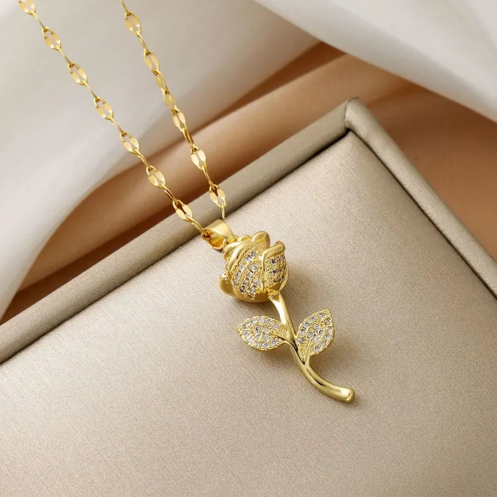 Colar Rosa Tridimensional com Diamantes