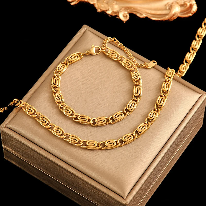Colar e Pulseira em Corrente Dourado