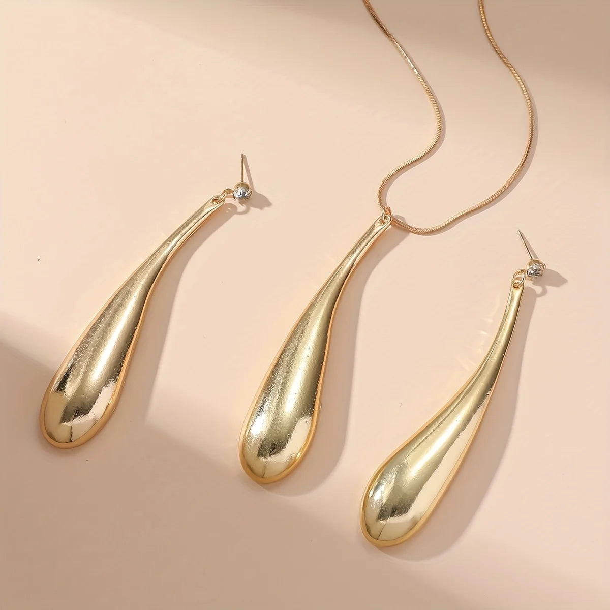 Conjunto Colar e Brinco com Pingente Gota