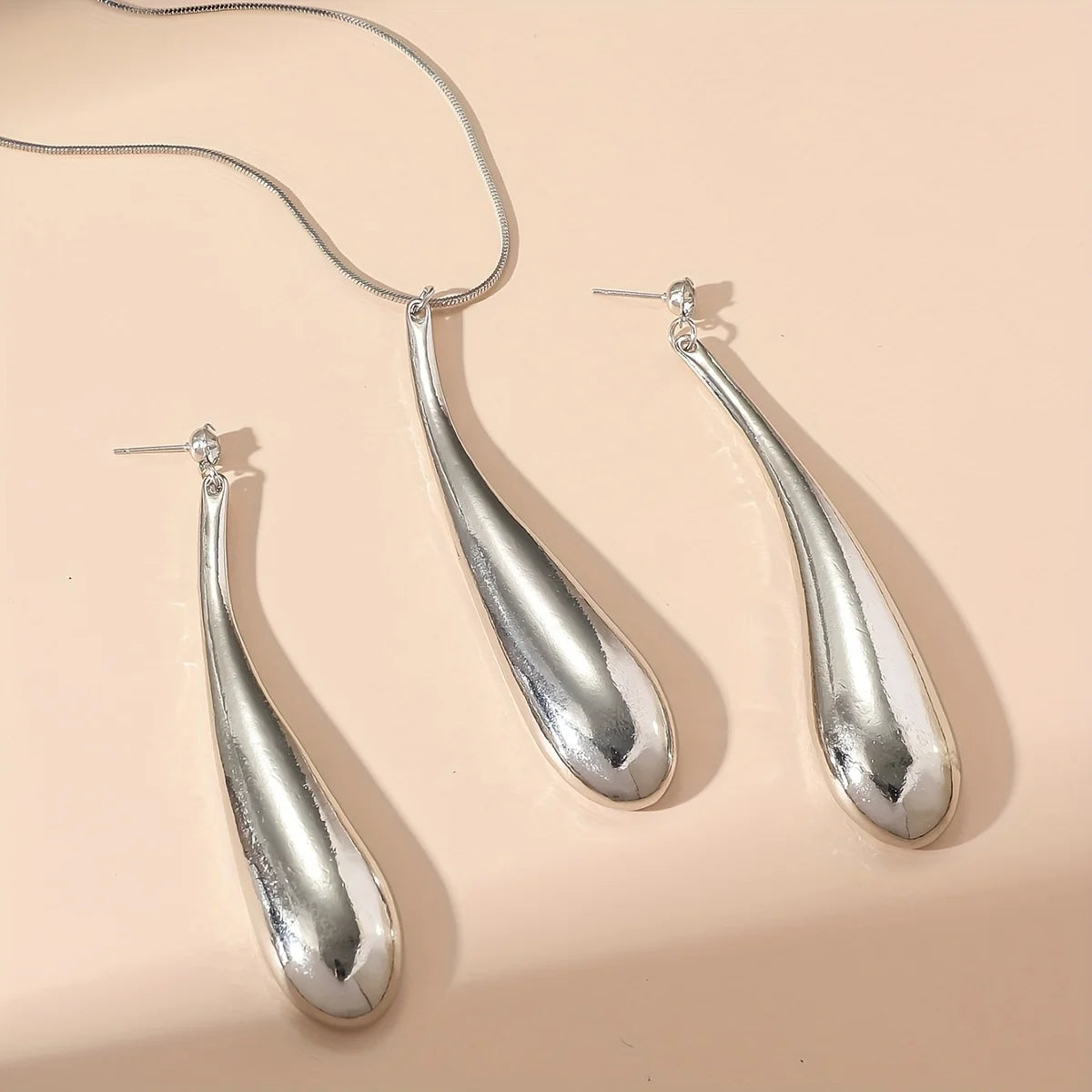Conjunto Colar e Brinco com Pingente Gota