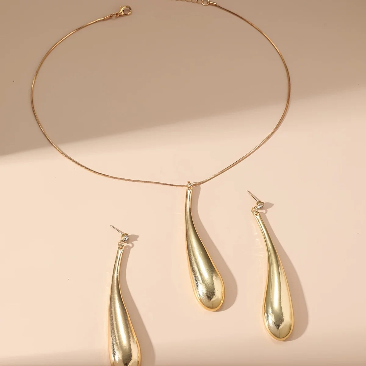 Conjunto Colar e Brinco com Pingente Gota