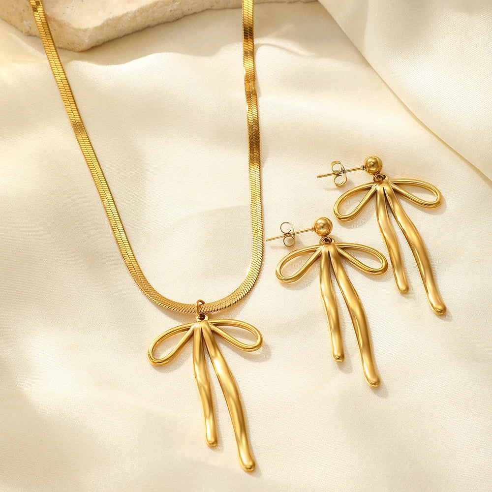 Conjunto Luxuoso de Brincos e Colar em Laço