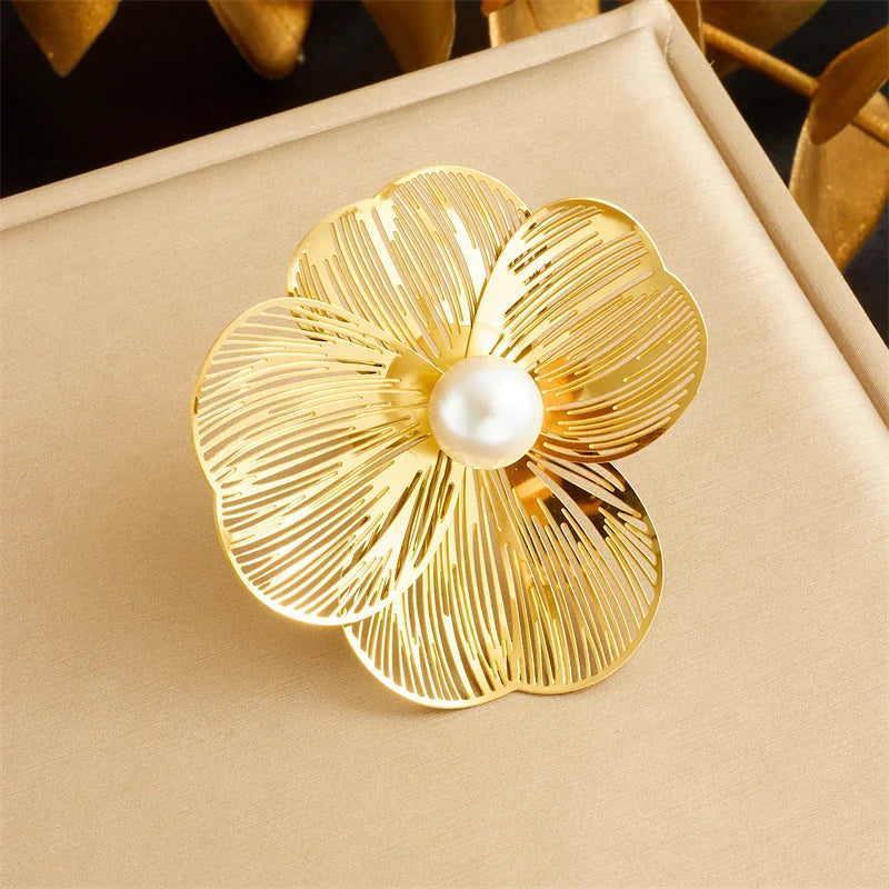 Conjunto de Joias Camélia 3D em Flor de Ouro com Perola