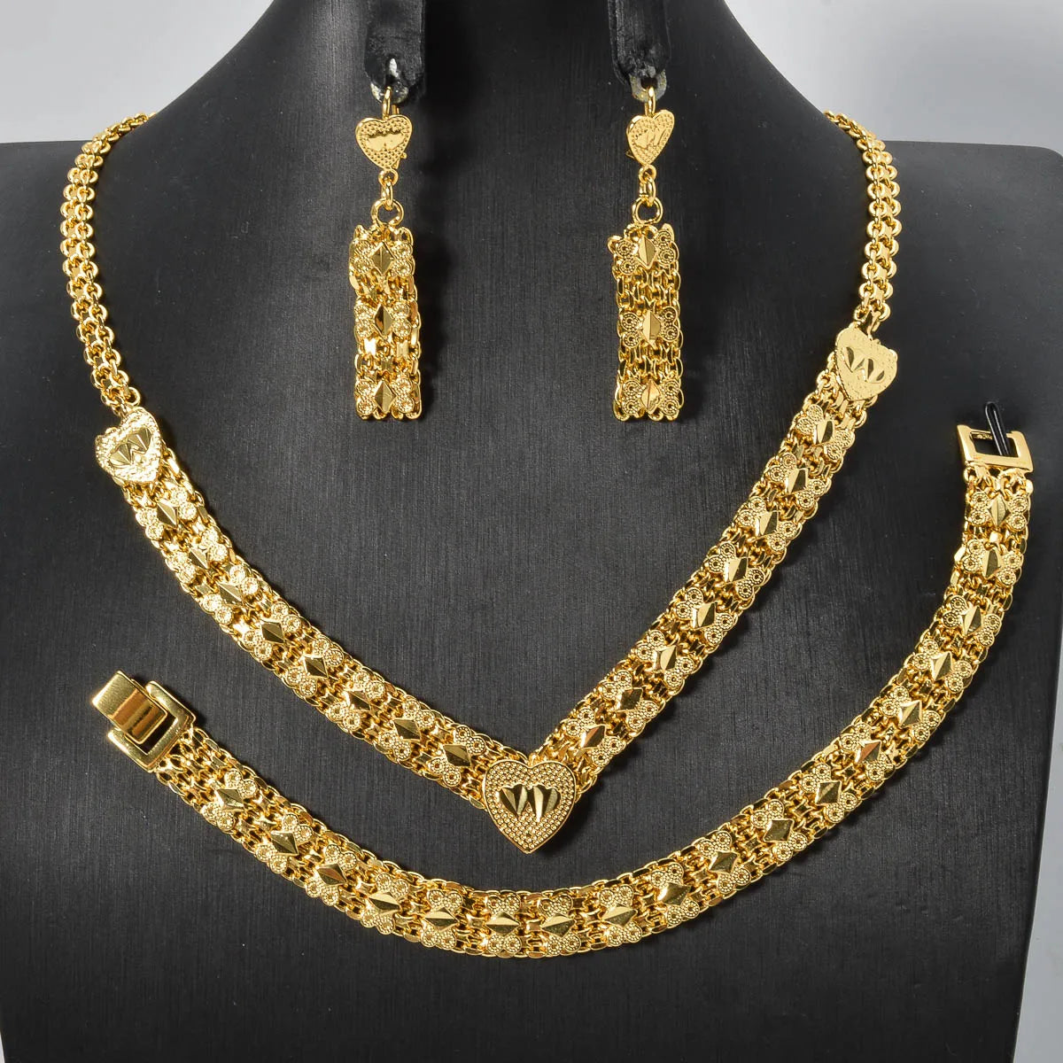 Conjunto de Joias Dourado Detalhe de Coração 2