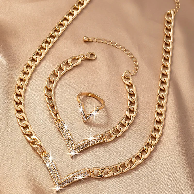 Conjunto de Joias Dourado Detalhe em V Cravejado em Zircônia