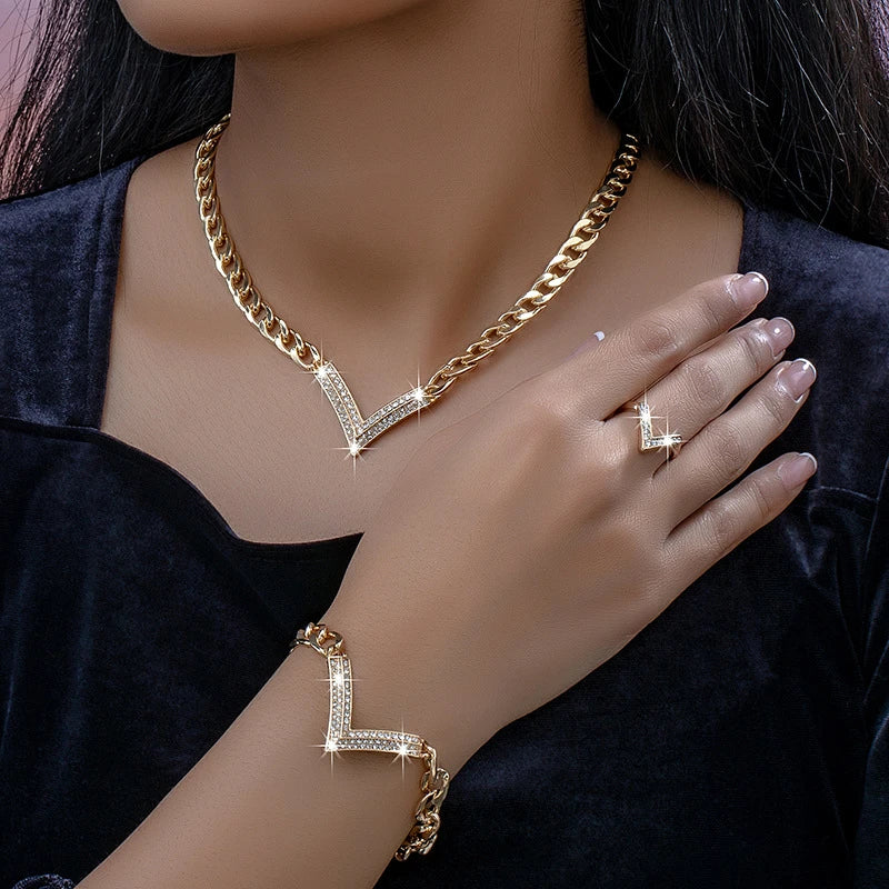 Conjunto de Joias Dourado Detalhe em V Cravejado em Zircônia 3