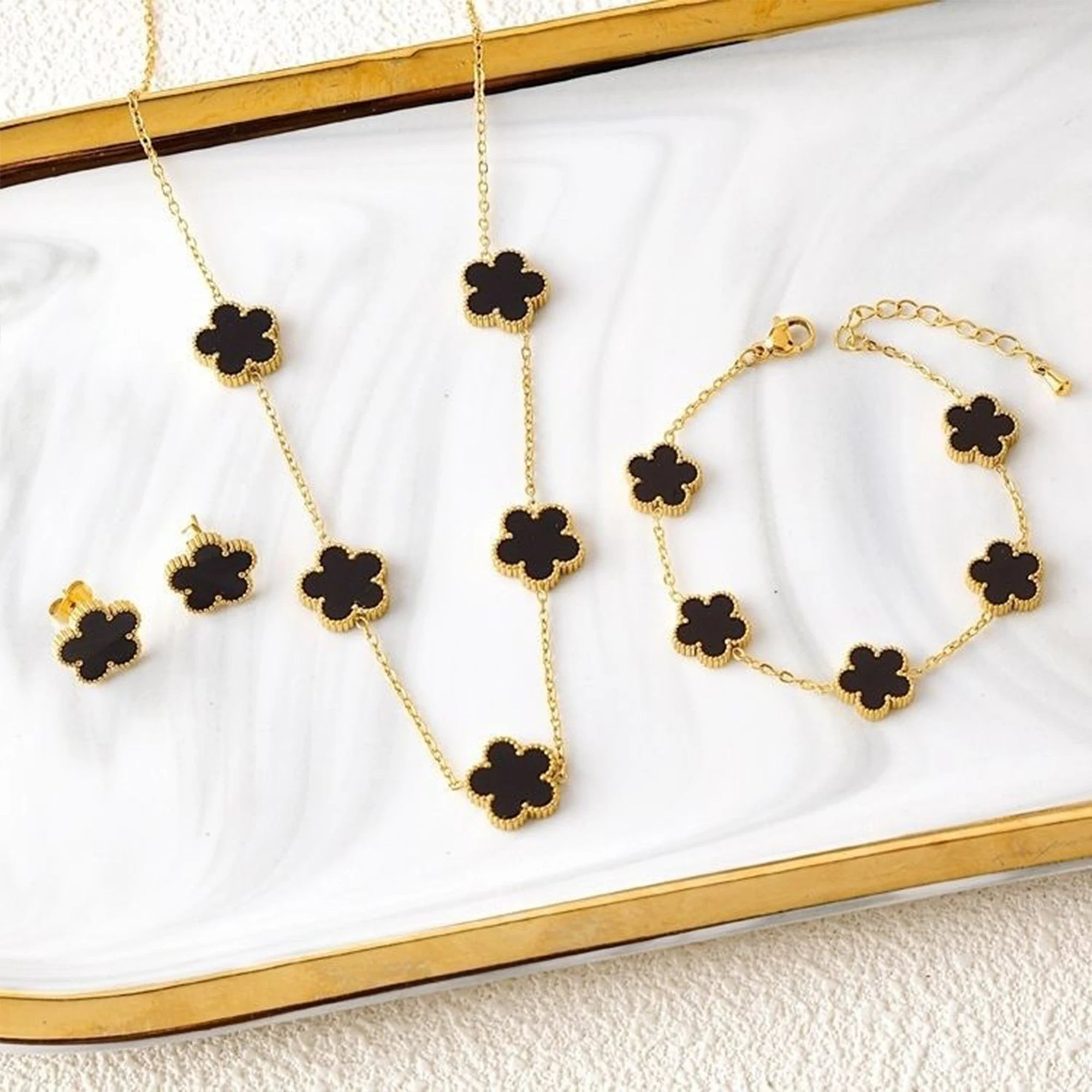 Conjunto de Joias Flor de Trevo Banhado a Ouro 18k