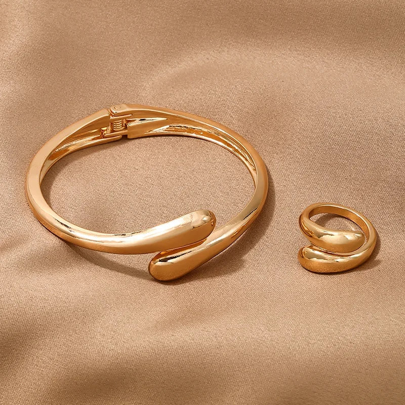 Conjunto de Joias Geométricas Elegantes