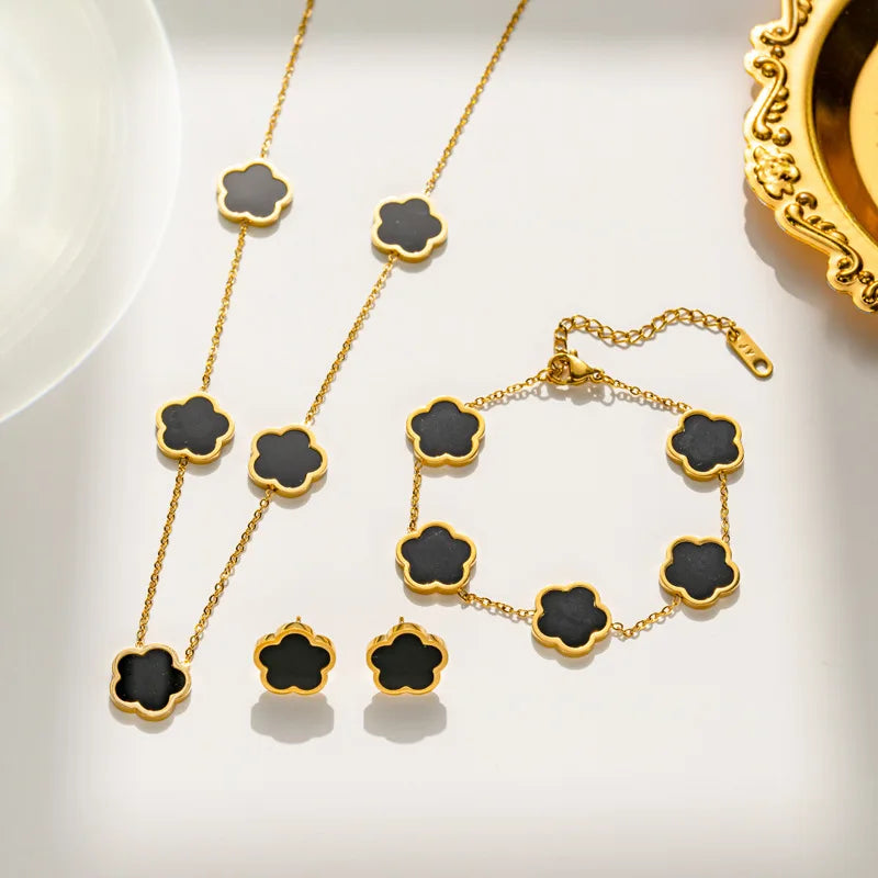 Conjunto de Joias Trevo Preto Banhado a Ouro 18k