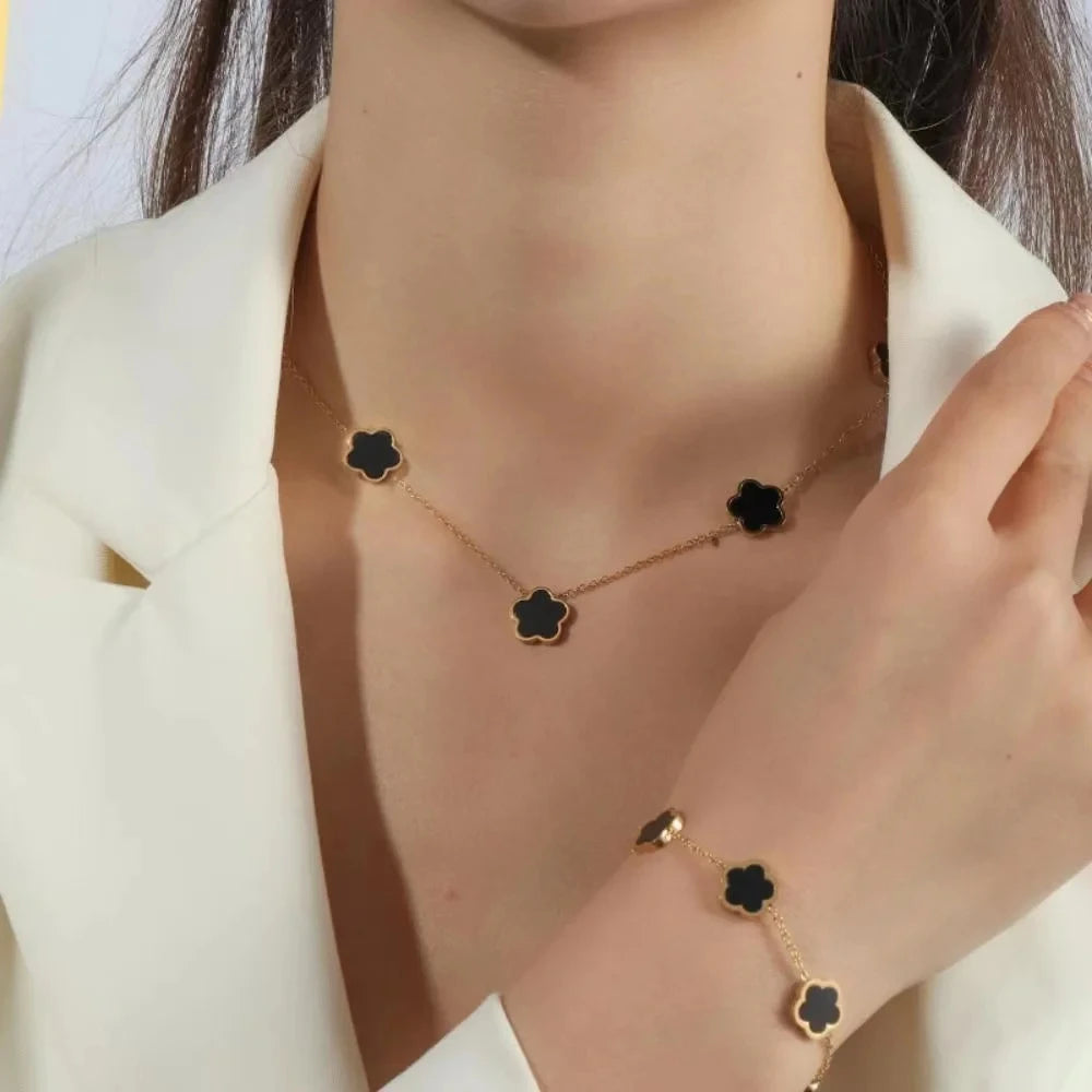 Conjunto de Joias Trevo Preto Banhado a Ouro 18k