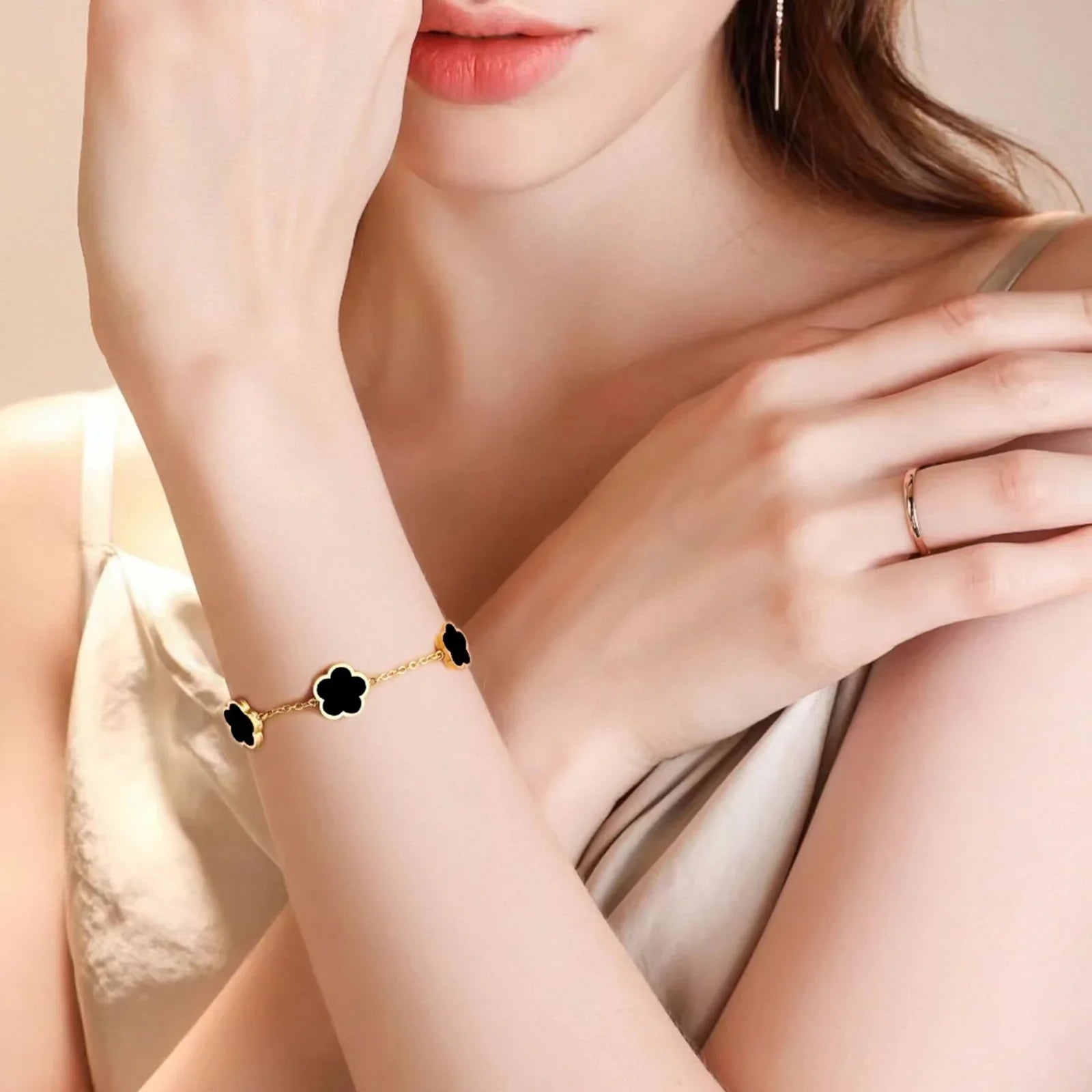 Conjunto de Joias Trevo Preto Banhado a Ouro 18k