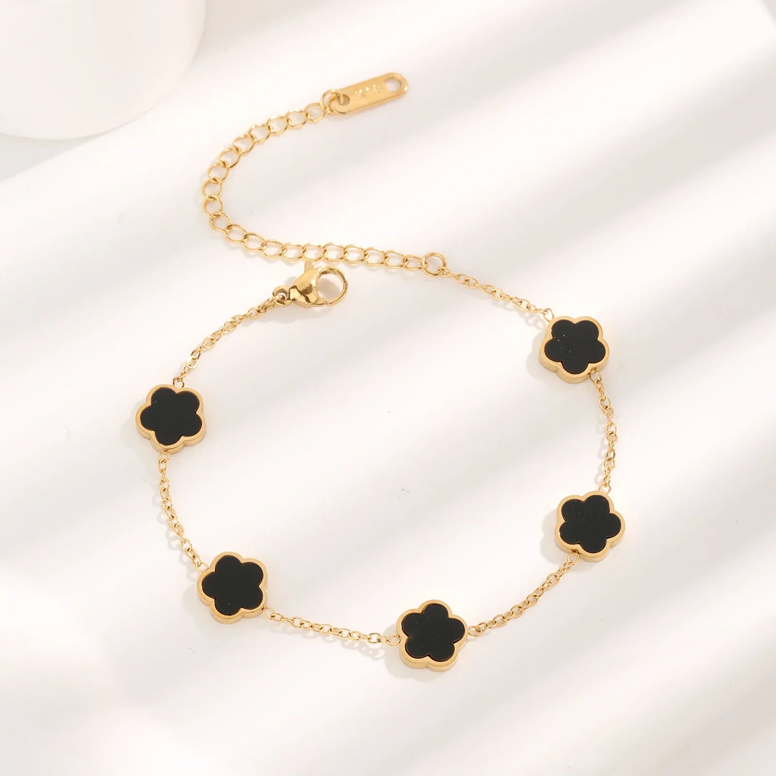 Conjunto de Joias Trevo Preto Banhado a Ouro 18k