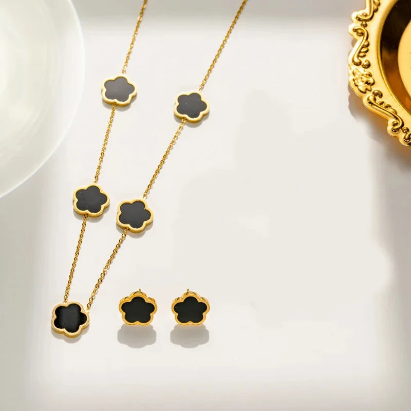 Conjunto de Joias Trevo Preto Banhado a Ouro 18k