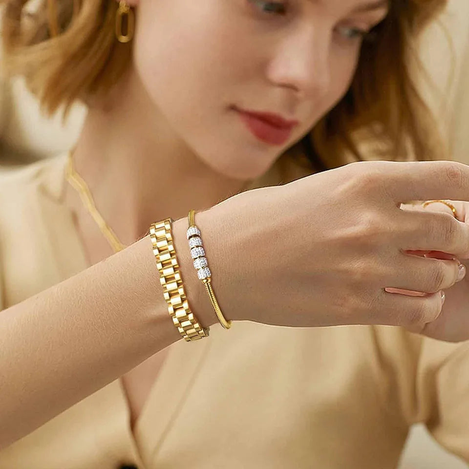 Pulseira Dourada com Strass e Fecho Magnético