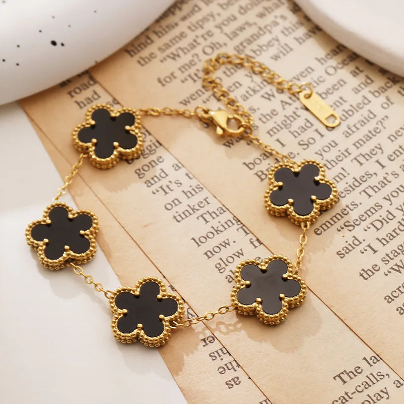 Pulseira Luxo Flor de Trevo Banhada a Ouro