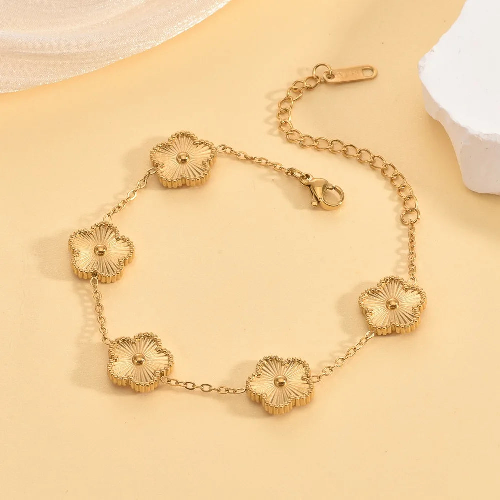 Pulseira Luxo Flor de Trevo Banhada a Ouro