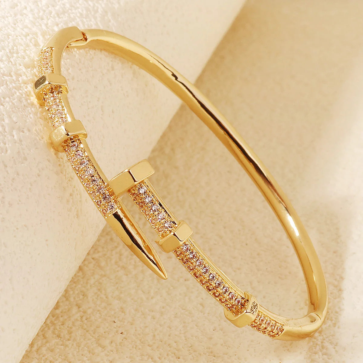 Pulseira Parafuso Zircão Elegante e Moderna