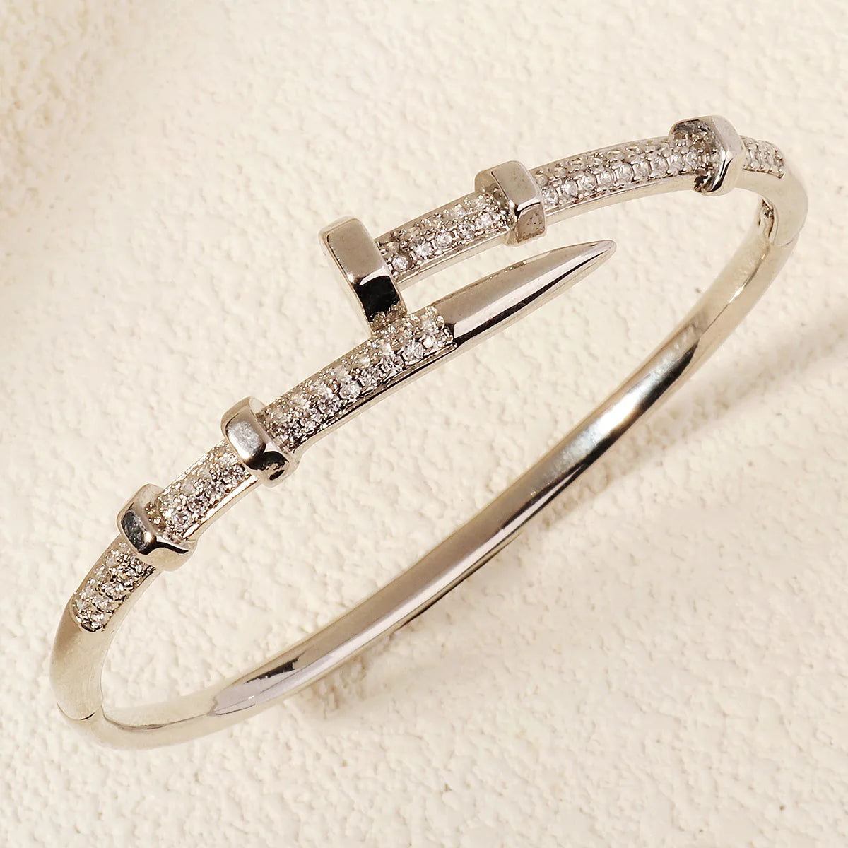 Pulseira Parafuso Zircão Elegante e Moderna