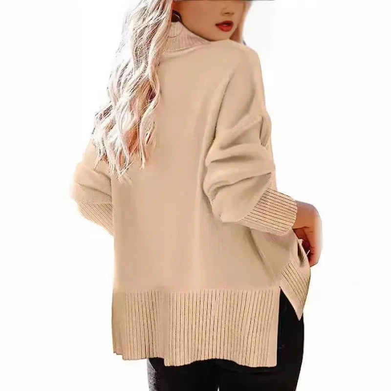 Suéter Feminino Bege com Fenda e Gola Alta