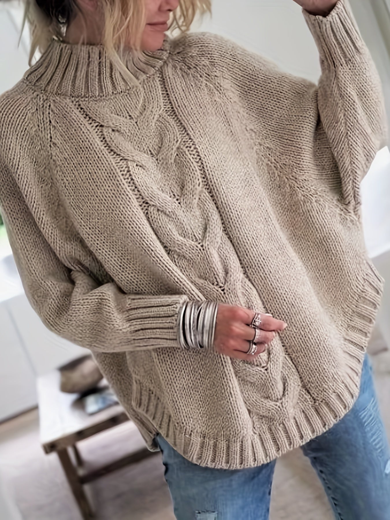 Suéter Feminino Gola Alta com Manga Batwing