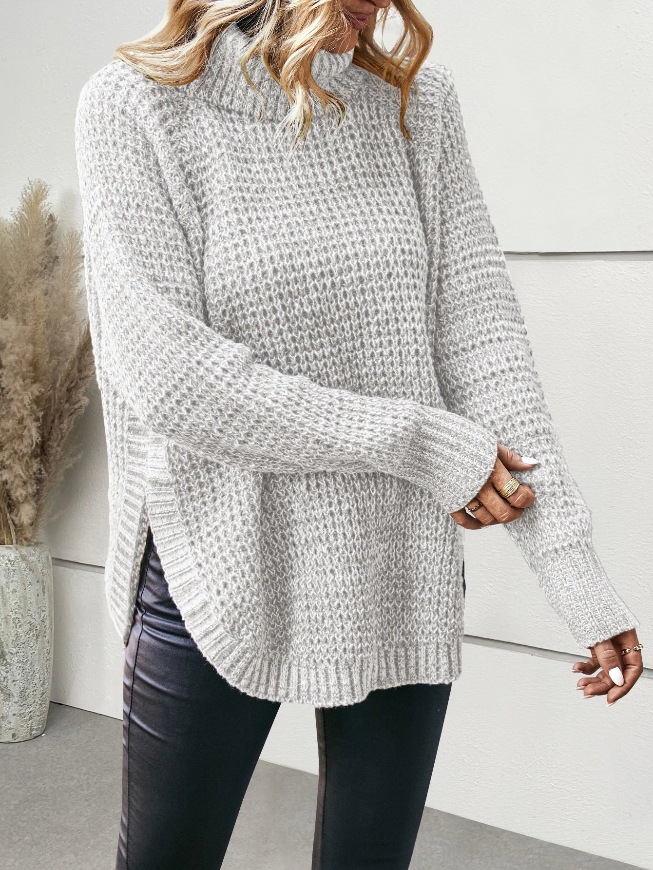 Suéter Oversized de Gola Alta com Fenda Lateral