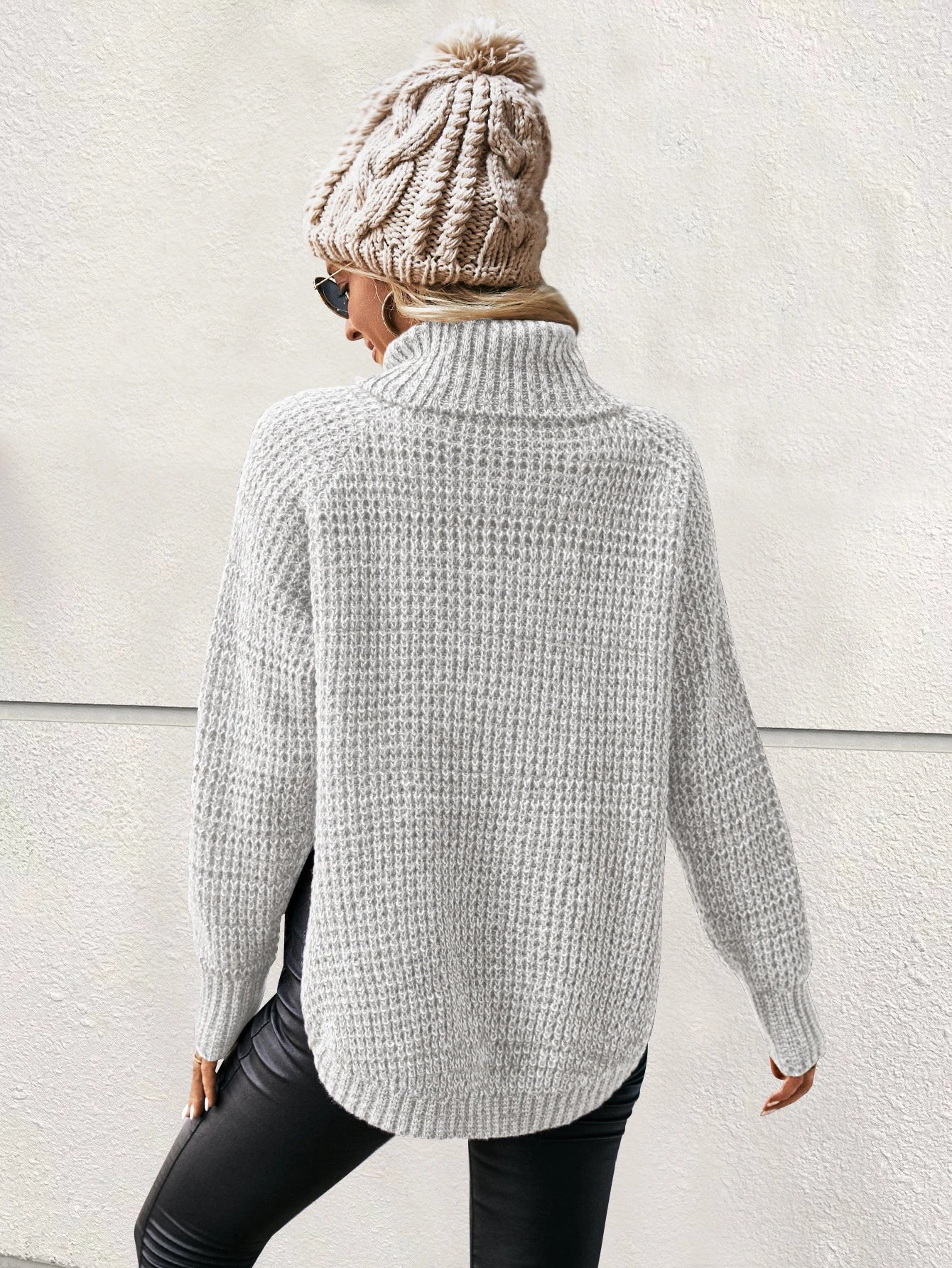 Suéter Oversized de Gola Alta com Fenda Lateral