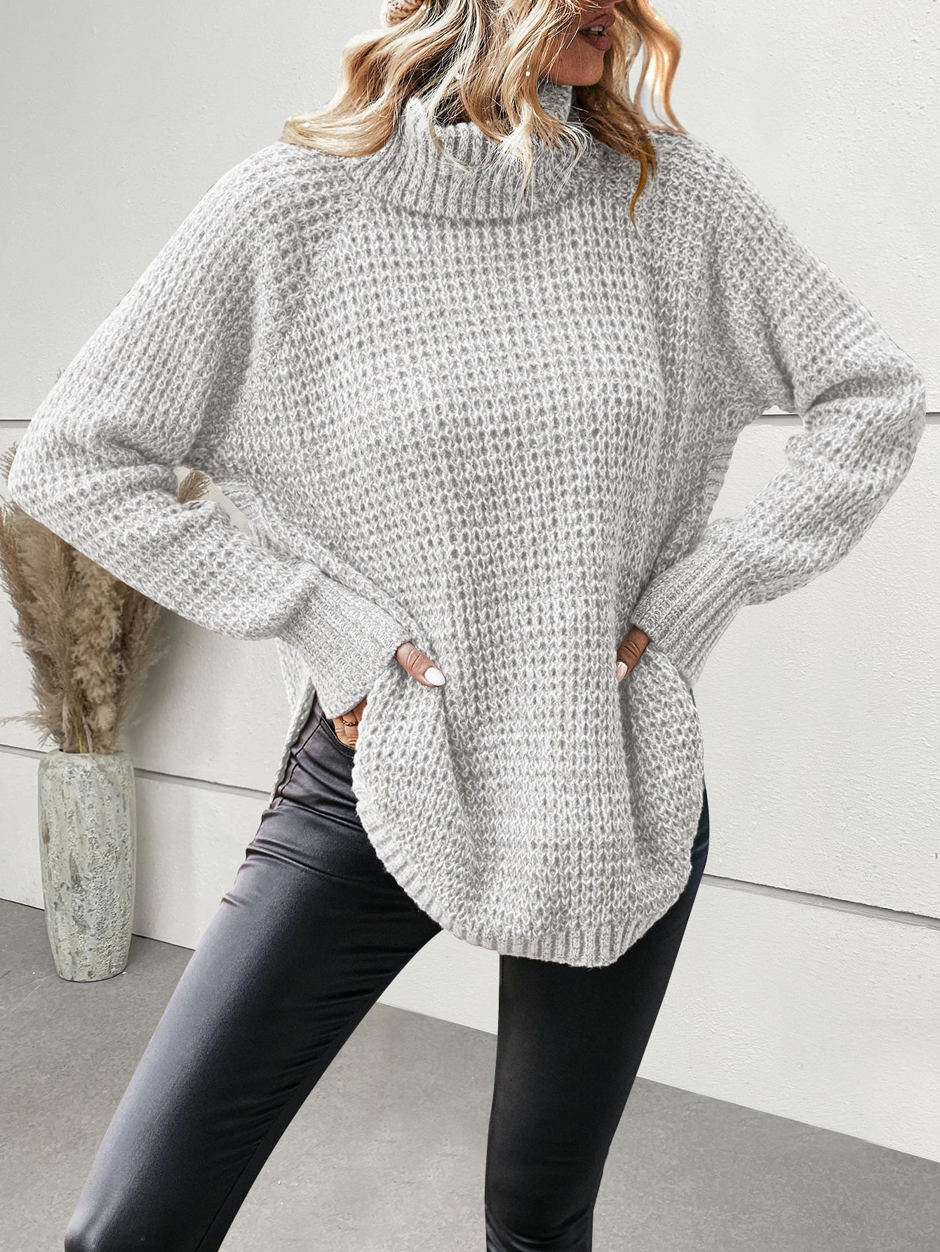 Suéter Oversized de Gola Alta com Fenda Lateral