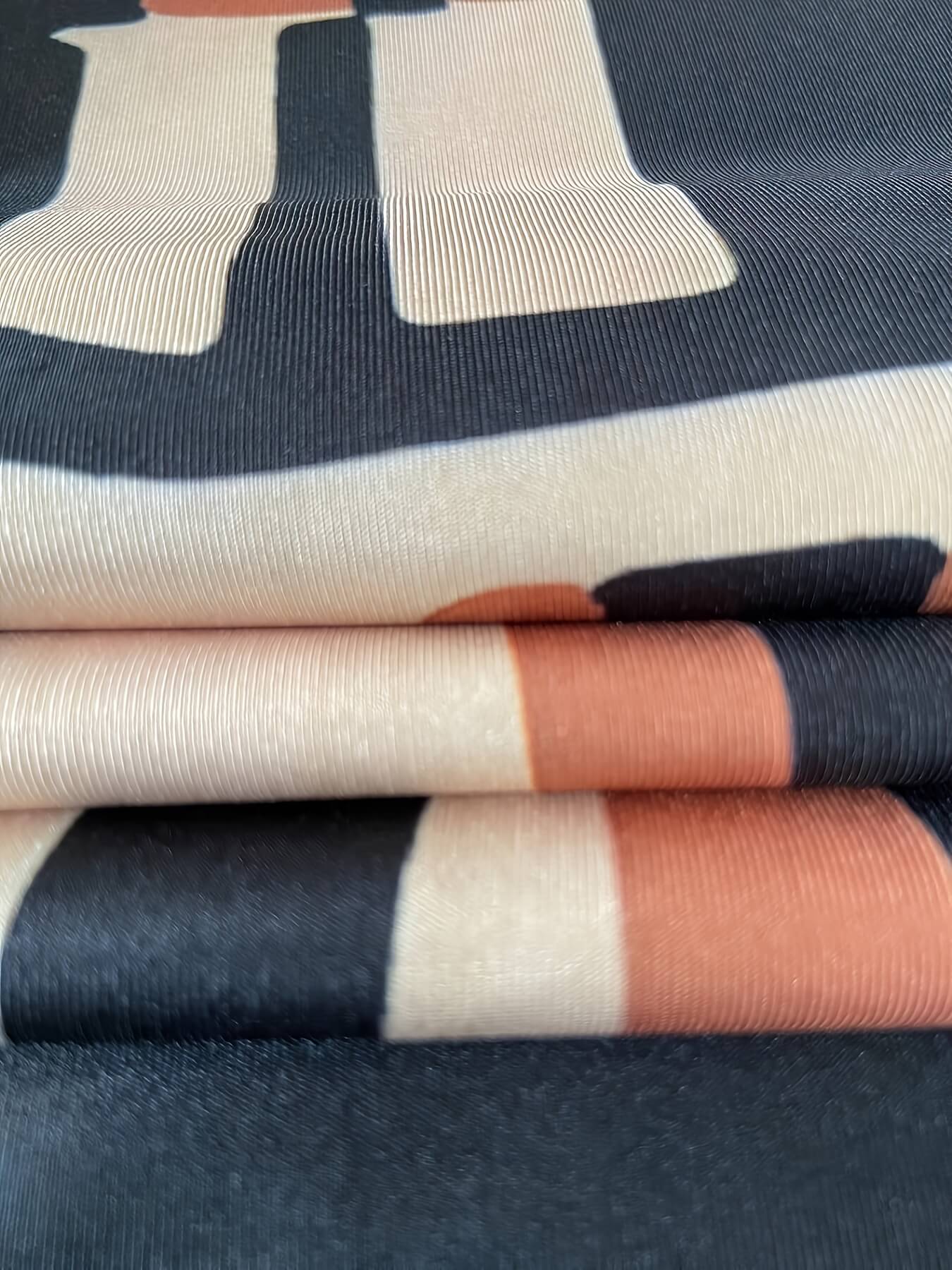 Vestido Feminino Estampado com Fenda e Decote V