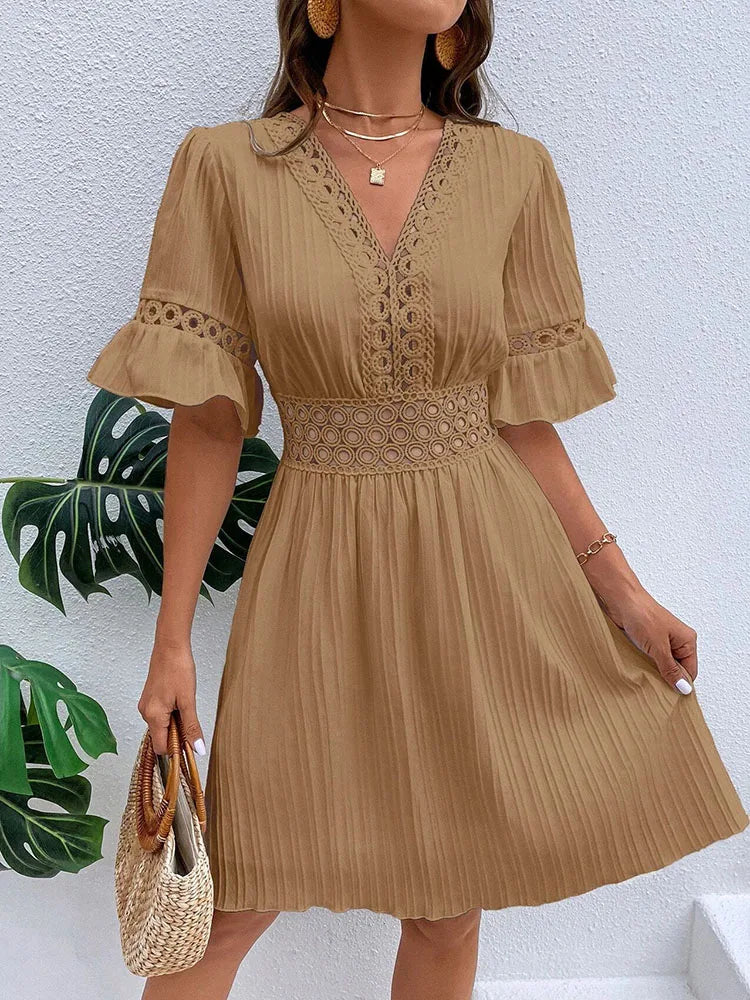 Vestido Gabi Midi com Renda e Manga Curta