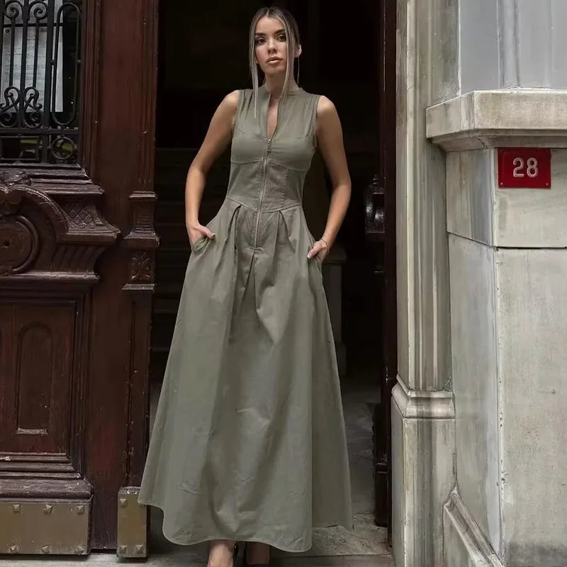 Vestido Maxi Sem Mangas Plissado com Zíper