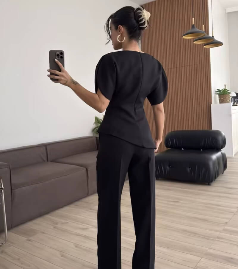 Blusa Feminina com Manga Bufante e Bainha Assimétrica