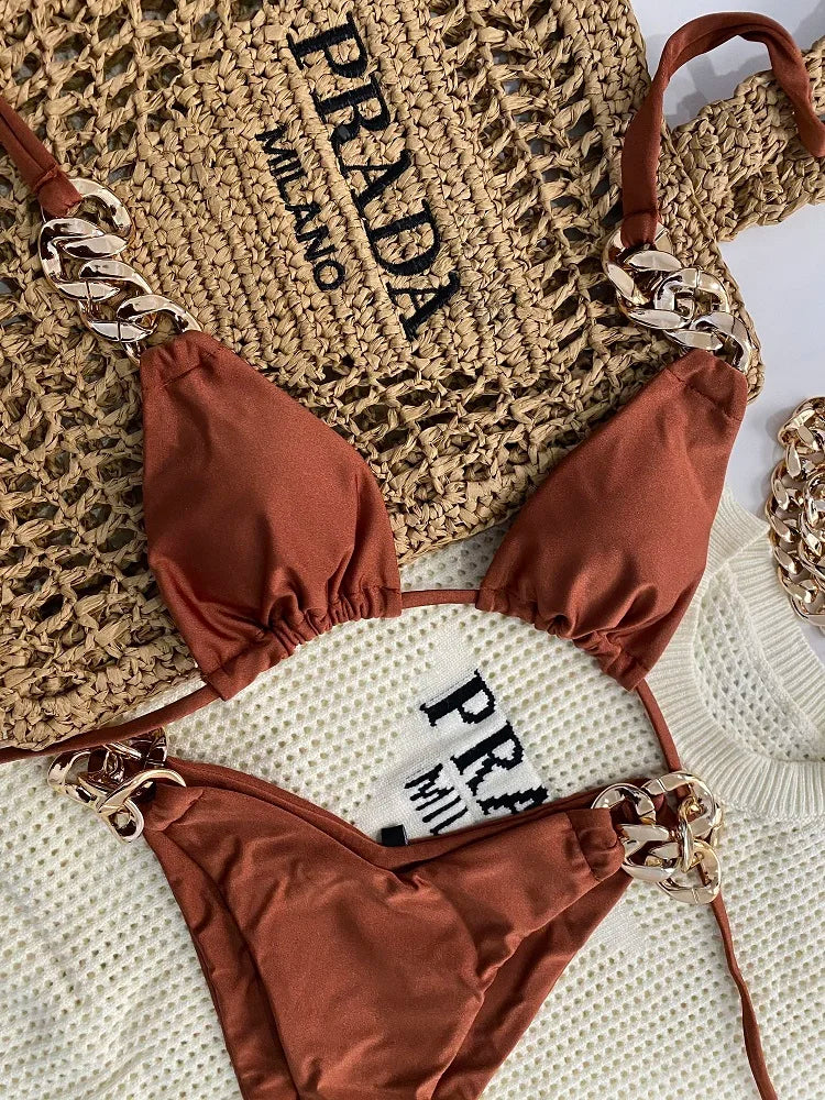 Biquíni com Detalhe em Corrente Dourado